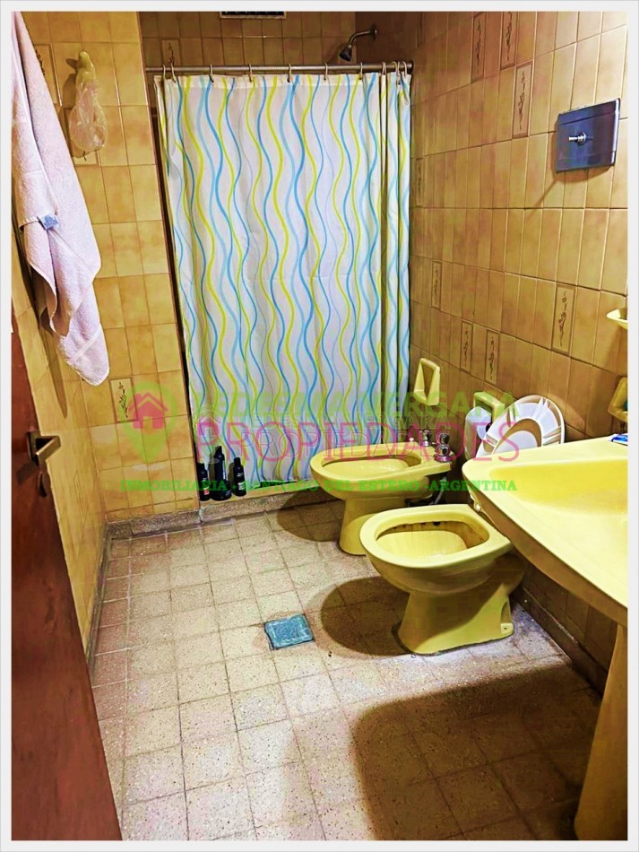 VENTA de CASA en 3 PISOS. 