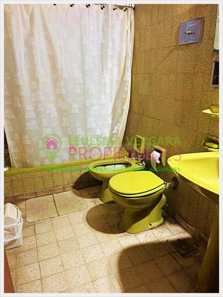 VENTA de CASA en 3 PISOS. 