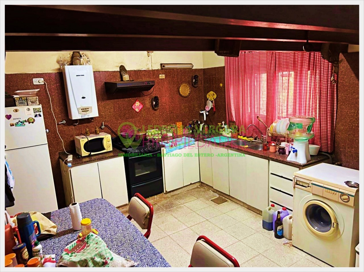 VENTA de CASA en 3 PISOS. 