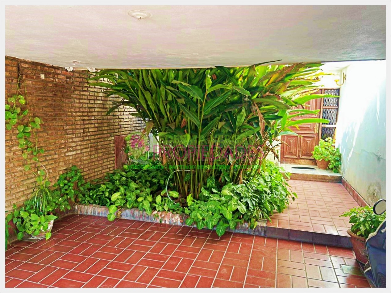 VENTA de CASA en 3 PISOS. 