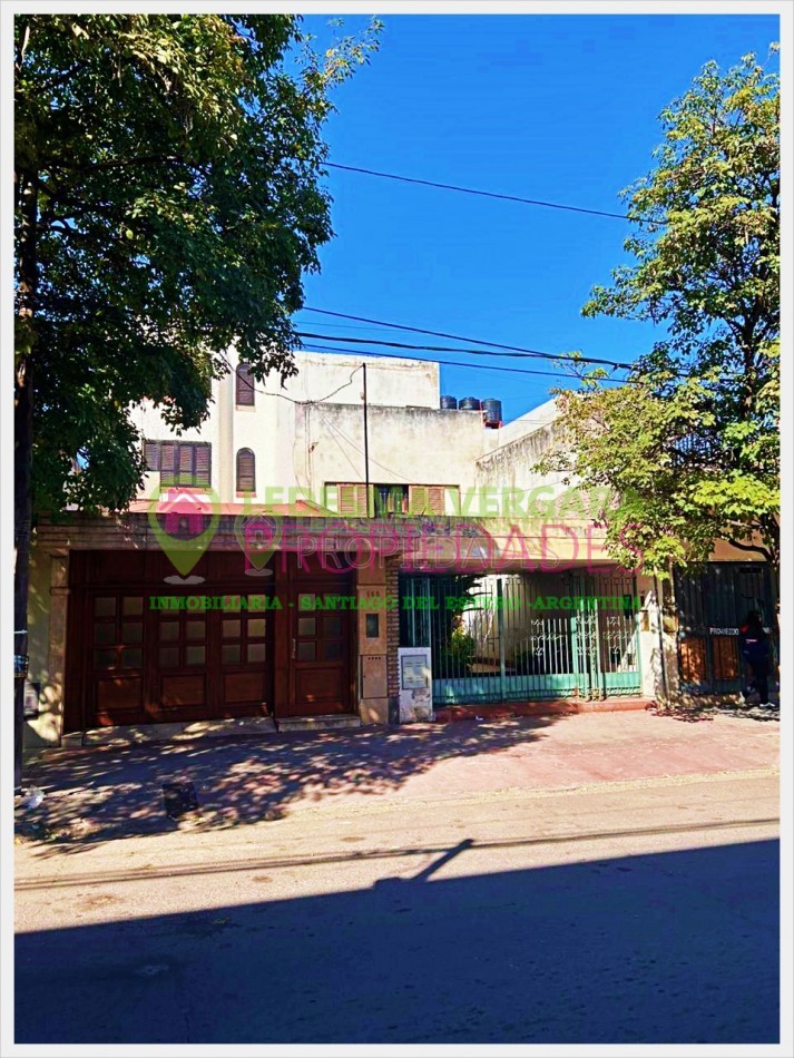 VENTA de CASA en 3 PISOS. 