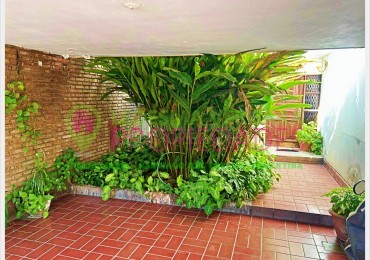 VENTA de CASA en 3 PISOS. 